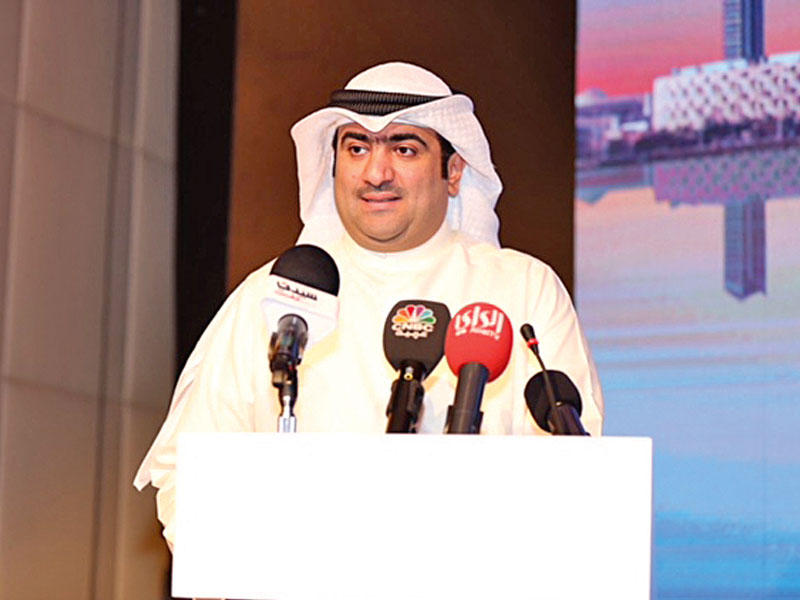 الروضان متحدثاً في المؤتمر