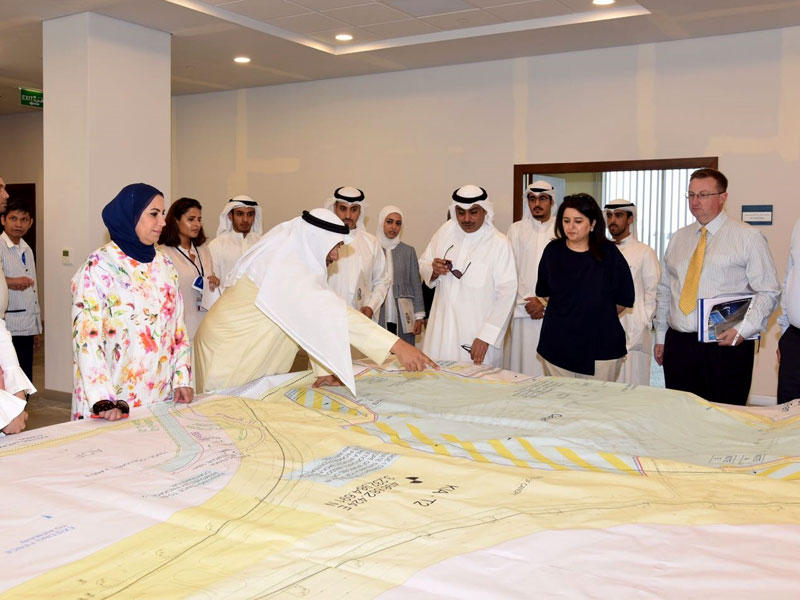 رئيس جهاز متابعة الاداء الحكومي الكويتي الشيخ احمد مشعل الصباح خلال الزيارة الميدانية التي قام بها الى مشروع مبنى الركاب الجديد
