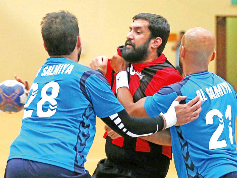 صراع على الاستحواذ في لقاء السالمية وخيطان  (تصوير جورج رجي)