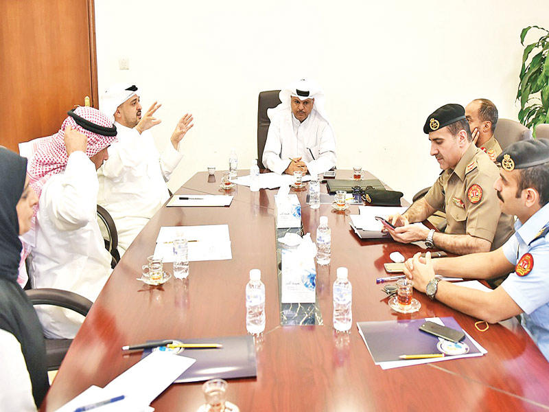 وفد الجامعة مع ممثلي الخدمة الوطنية