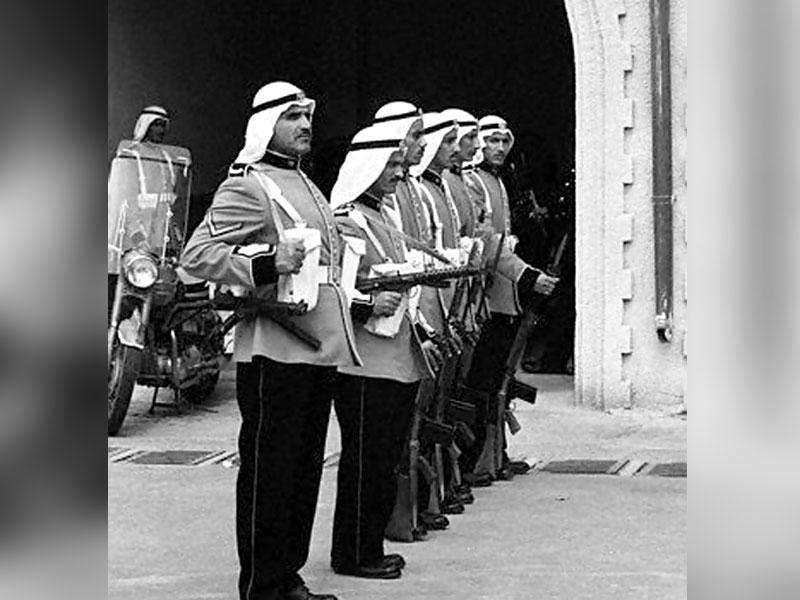 صورة أرشيفية لحرس الأسواق قديماً