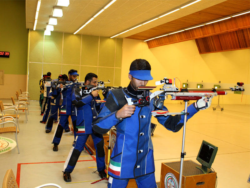 جانب من مسابقة بندقية هواء 10 أمتار رجال