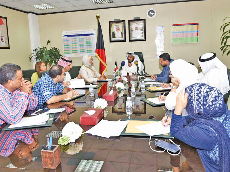 الخراز خلال المؤتمر الصحافي