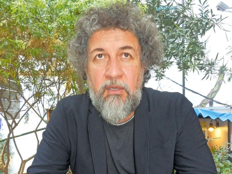 التشكيلي محمود شبر