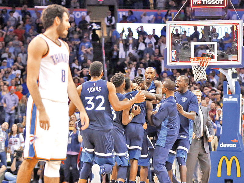 فرحة لاعبي مينيسوتا بالفوز