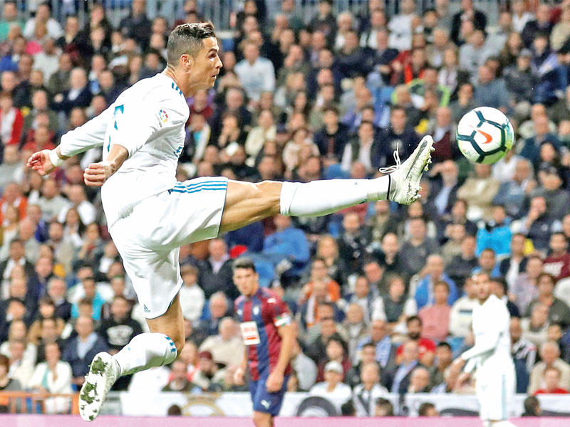 رونالدو خلال مباراة ريال مدريد وإيبار