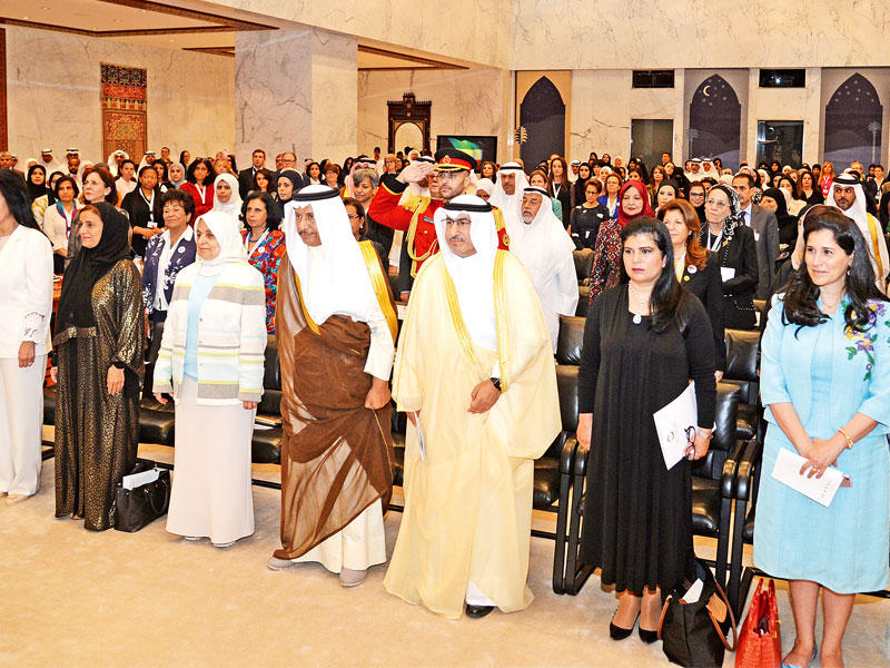 المبارك متوسطا الحضور في افتتاح المؤتمر 