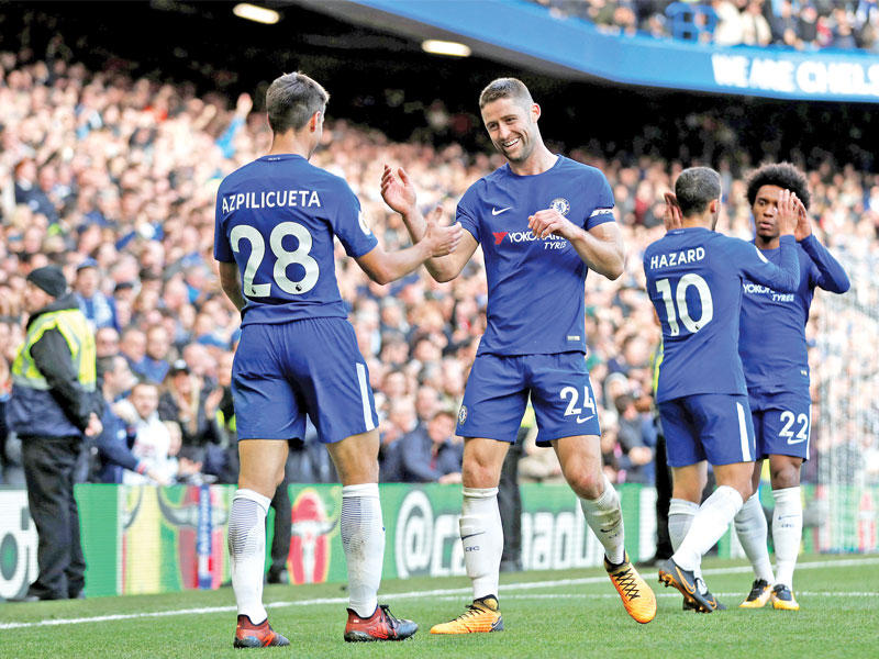 لاعبو تشلسي خلال المباراة الماضية في الدوري الإنكليزي