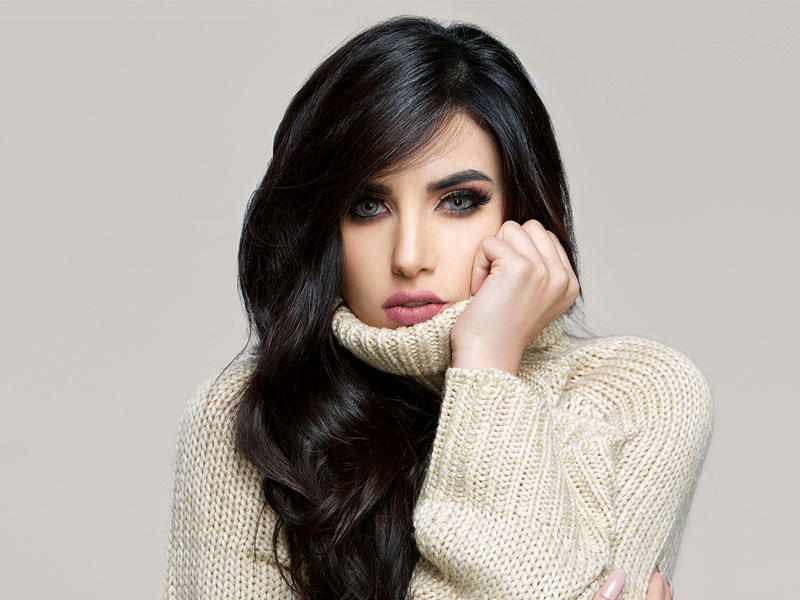 الفنانة مروة نصر