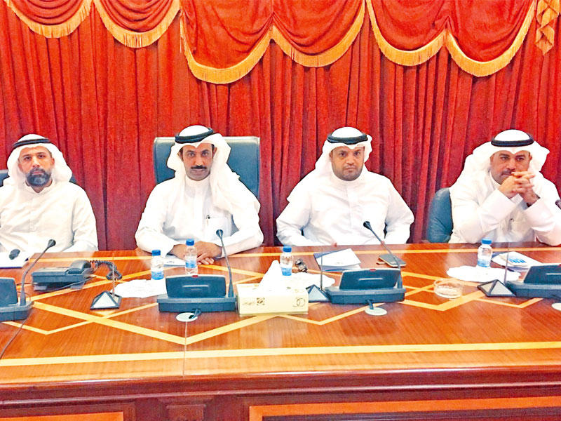 جانب من المشاركين في ورشة «اتحاد الجمعيات»