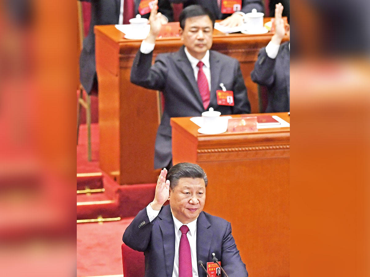 جينبينغ يصوت على قرارات مؤتمر الحزب الشيوعي اليوم   (أ ف ب)