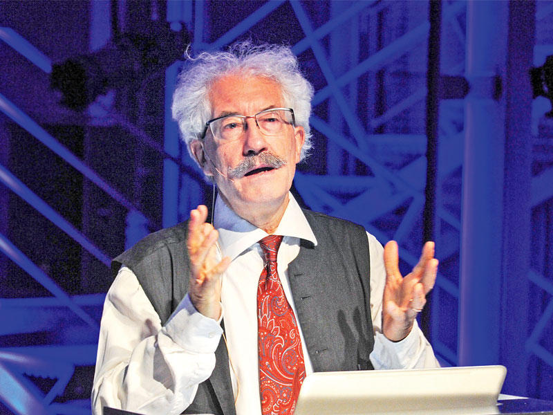 جان لمبير يلقي محاضرة في مركز اليرموك الثقافي