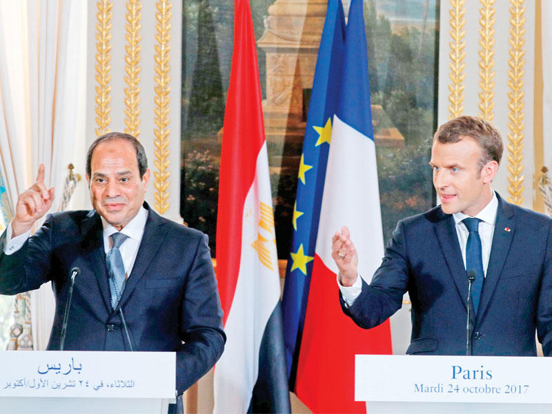 ماكرون والسيسي خلال مؤتمر صحافي في الإليزيه  اليوم    (أ ف  ب)