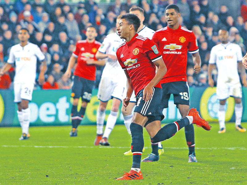 لينغارد يحتفل بهدفه في مرمى سوانزي