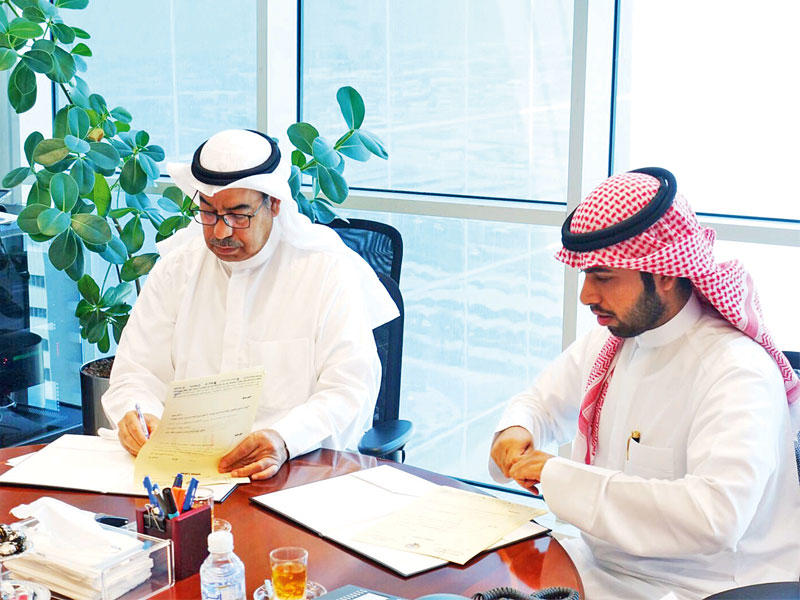 جانب من توقيع الاتفاقية