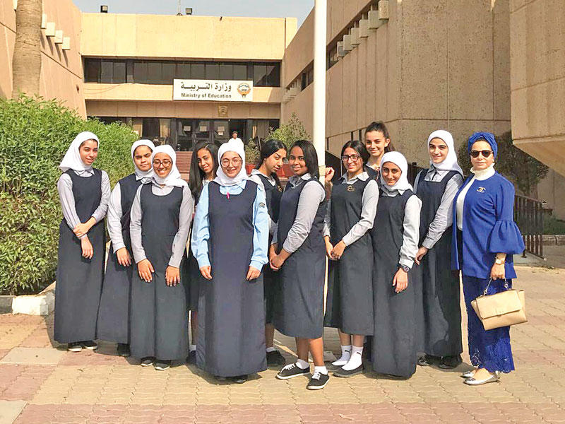 عدد من الطالبات المشاركات