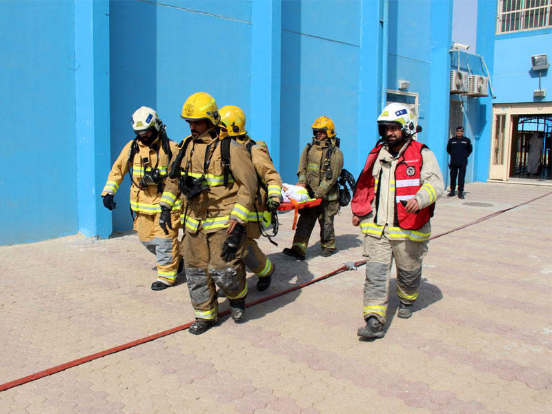 إخلاء أحد المصابين خلال التمرين