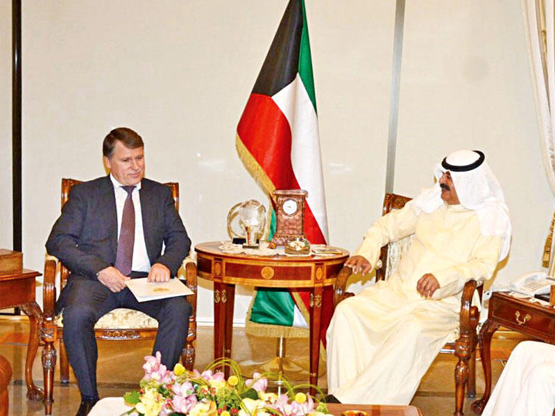 الجارالله خلال اجتماعه مع سفير روسيا