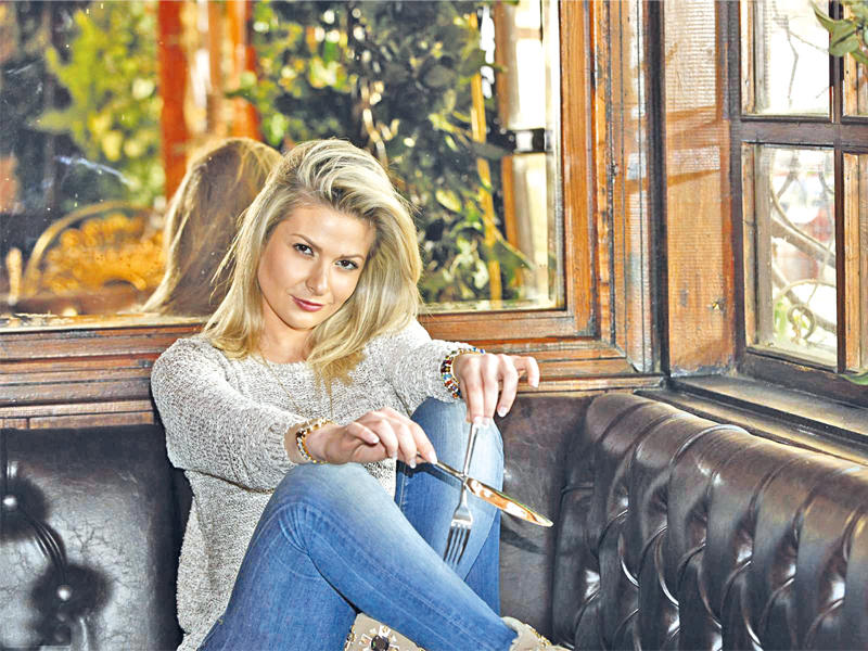 الفنانة اللبنانية باميلا الكيك