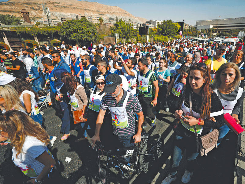 ماراثون لتعزيز الوعي بسرطان الثدي ينطلق من ساحة الأمويين بدمشق (رويترز)