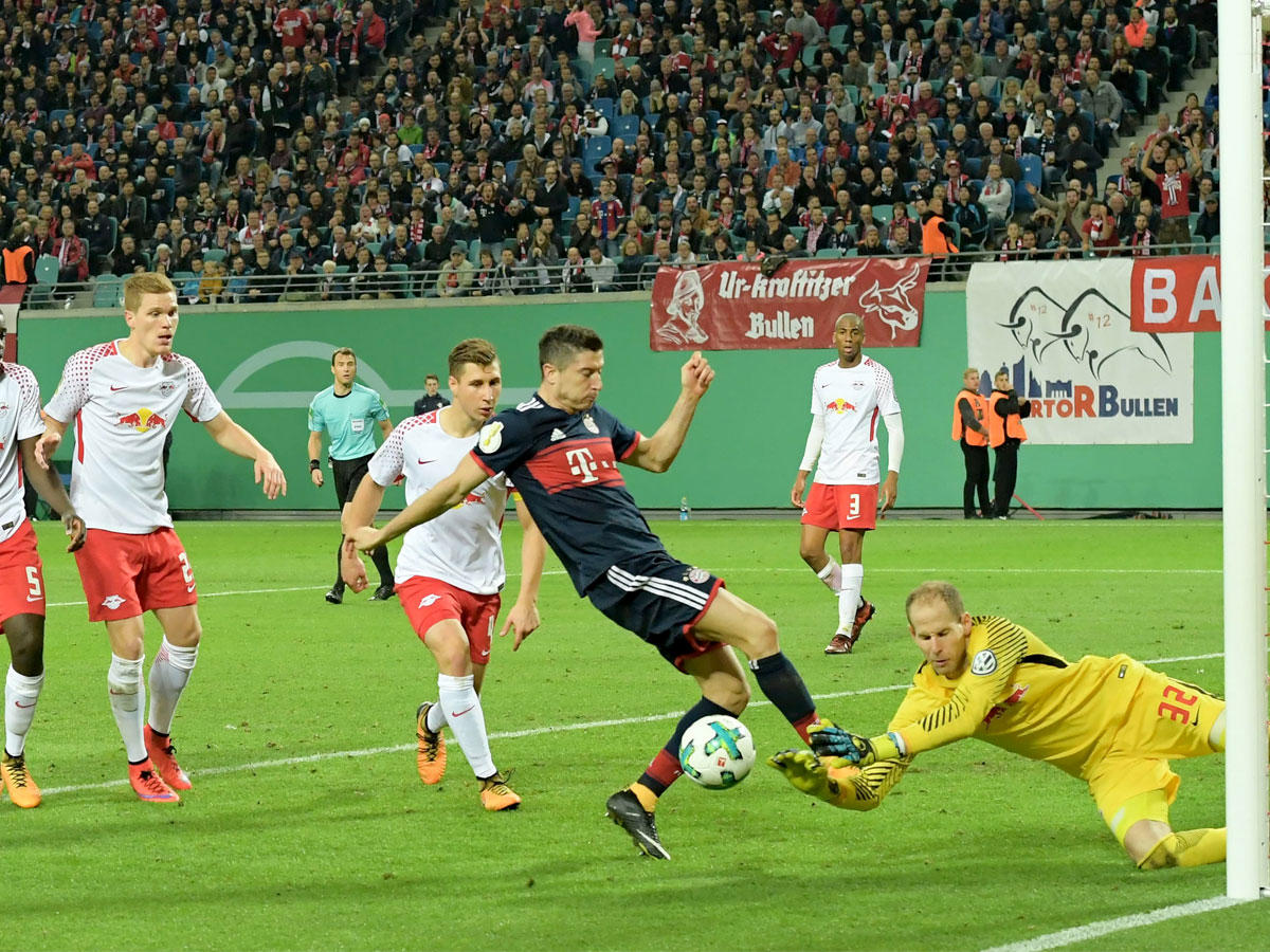 مباراة كأس المانيا لكرة القدم في الدور الثاني بين رب لايبزيغ و بايرن ميونيخ