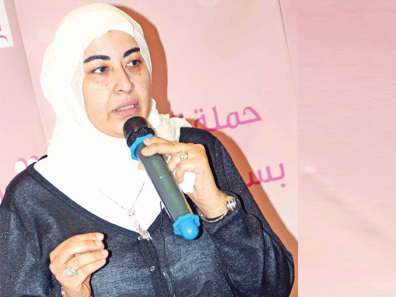 د. نجلاء متحدثة عن أهمية التوعيةn