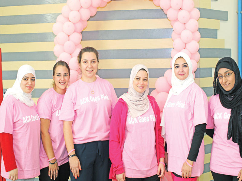صورة جماعية للطالبات المشاركات في الفعالية