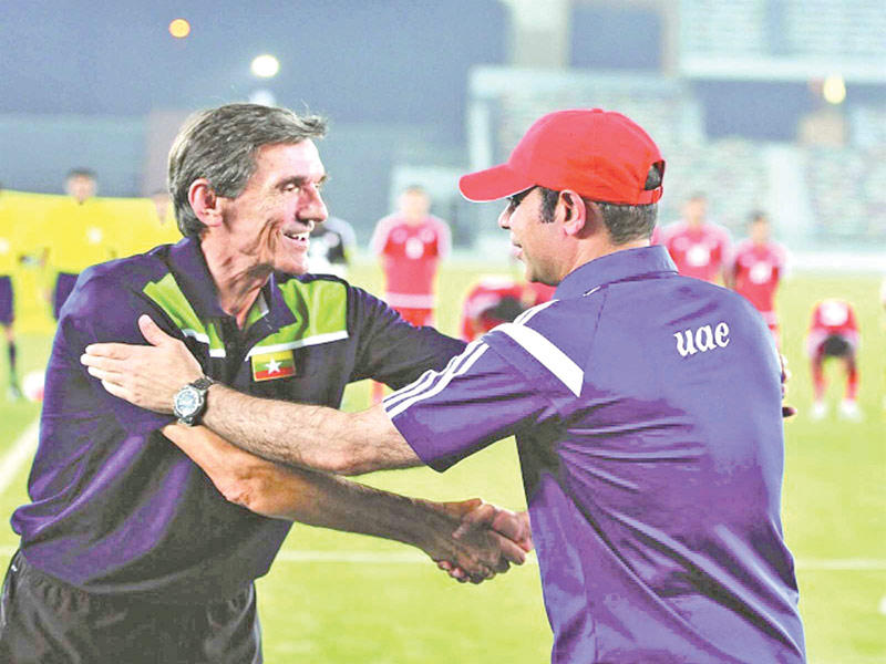 رادي مع مدرب الإمارات مهدي علي