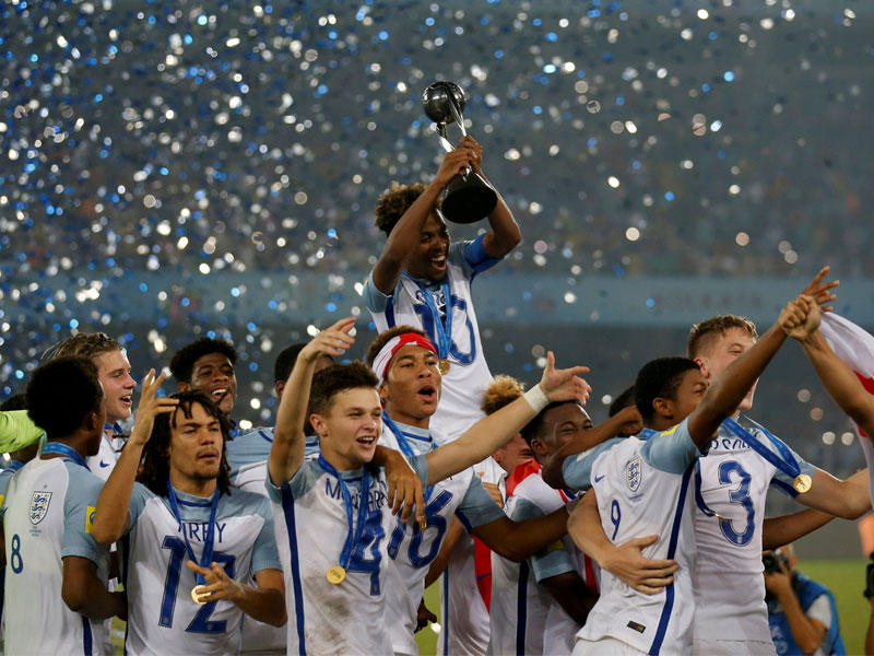 جانب من مراسم تتويج المنتخب الانكليزي 