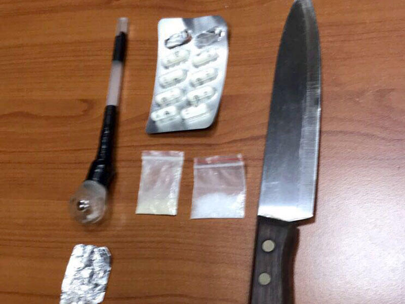 المخدرات وأدوات التعاطي والسلب المضبوطة