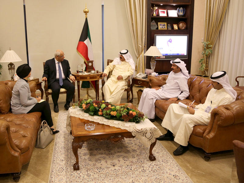 الجارالله خلال لقائه سفير مصر أمس