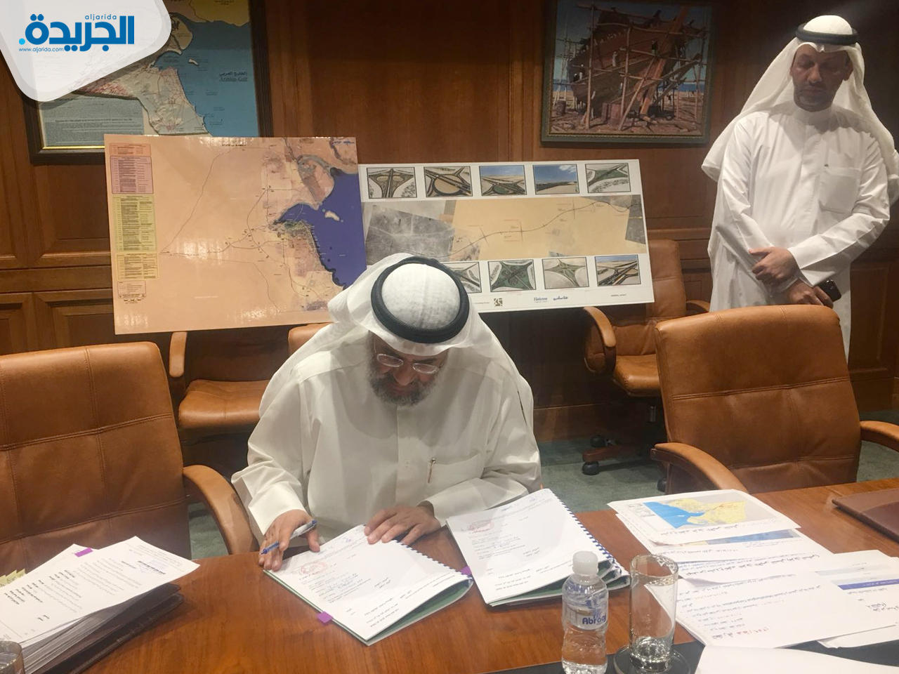 جانب من توقيع العقد