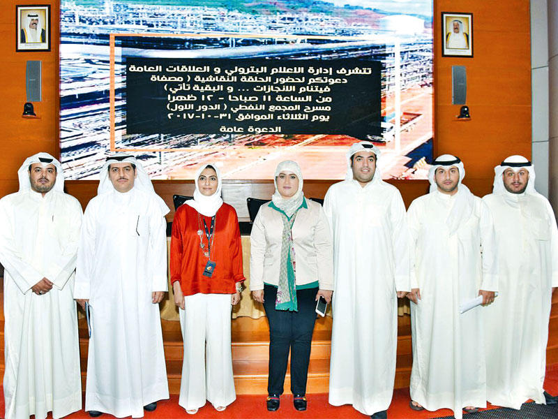 الشيخة تماضر الصباح متوسطة مسؤولي شركة البترول العالمية ووزارة النفط