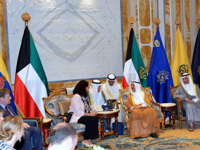 الأمير مستقبلاً رئيسة مجلس الشيوخ البلجيكي والوفد المرافق 