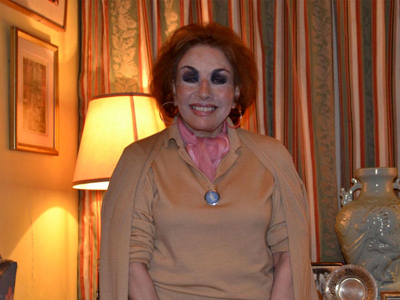 لبنى عبد العزيز