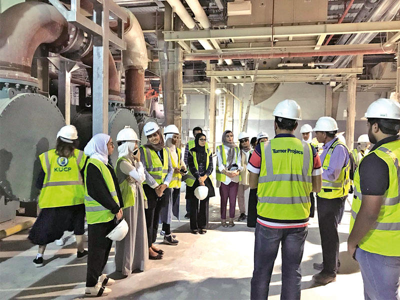 جانب من الطلبة في المشروع