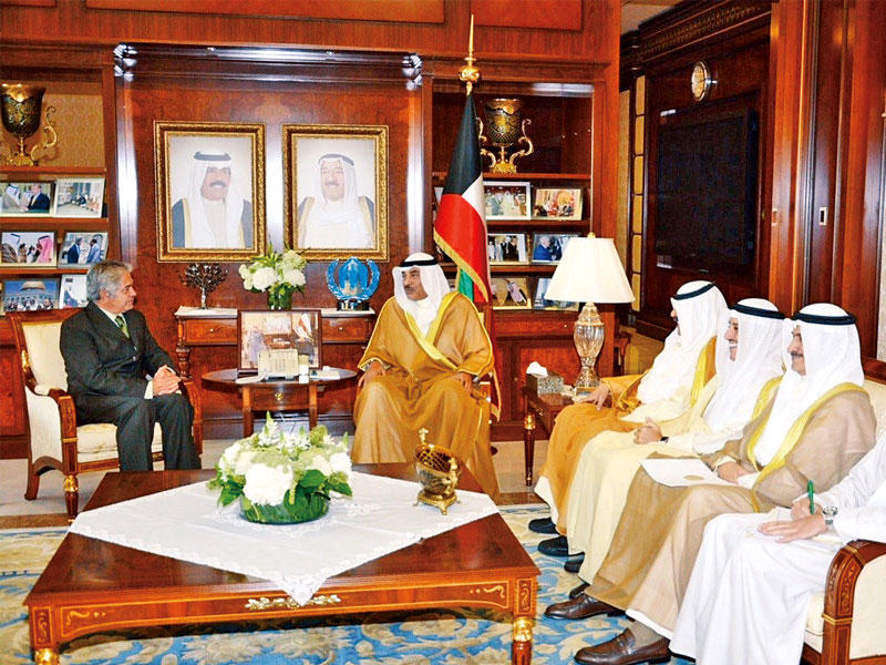 الخالد مستقبلاً سفير كوبا الجديد 