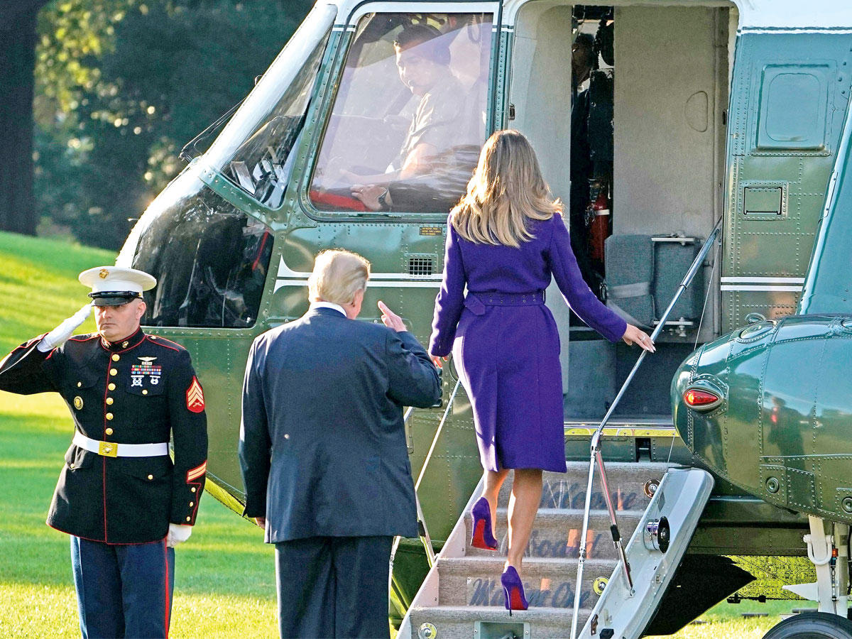 ترامب وزوجته ميلانيا يغادران البيت الأبيض (أ ف ب)