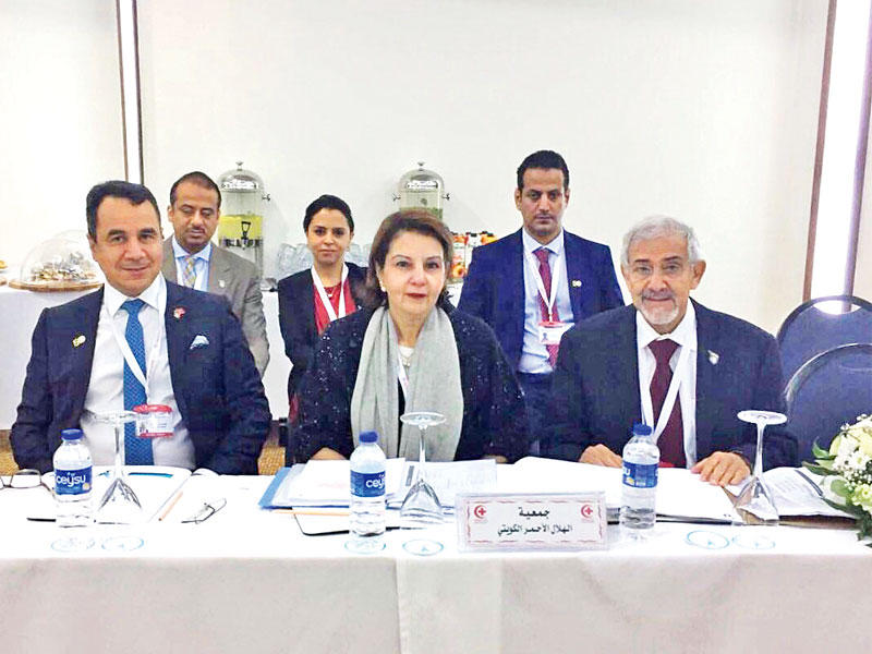 الساير ومسؤولو «الهلال الأحمر» في اجتماع أنطاليا