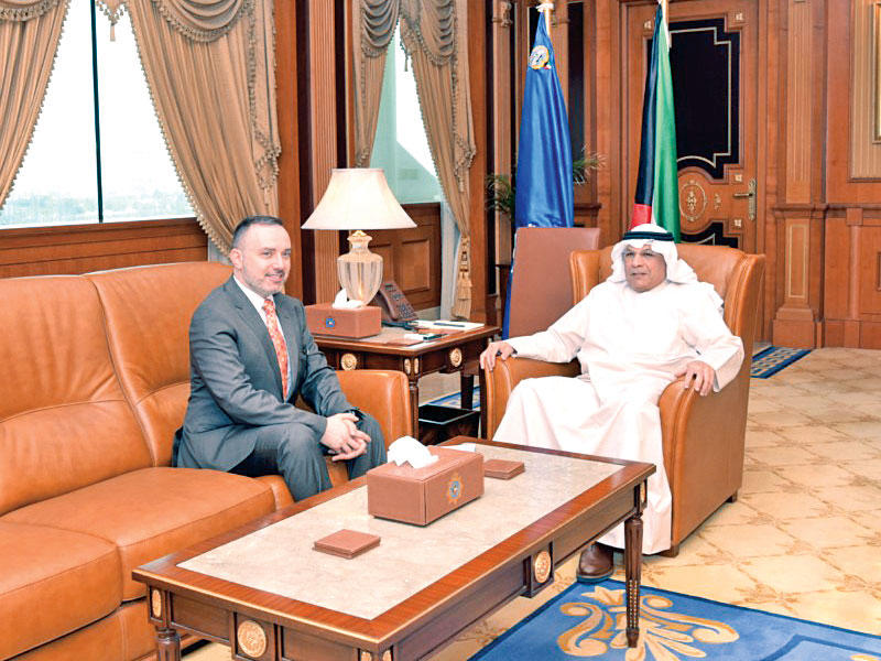 الجراح مستقبلاً السفير الفرنسي