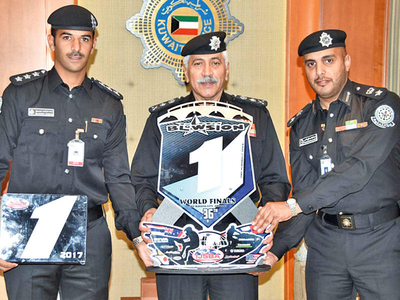 الدوسري مكرماً بوربيع 