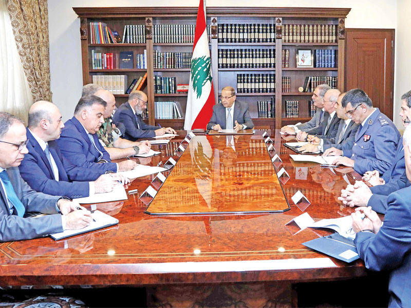عون مترئساً الاجتماع الأمني في قصر بعبدا أمس (دالاتي ونهرا)