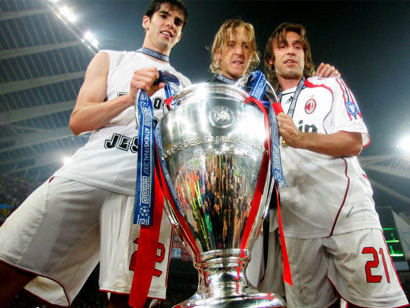 بيرلو وامبروسيني وكاكا بعد فوز ميلان بدوري أبطال أوروبا