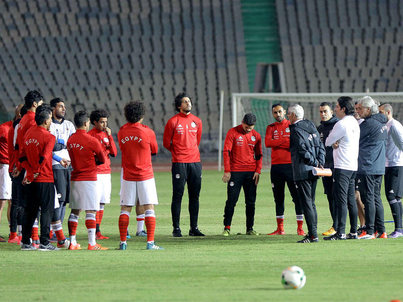 كوبر يوجه اللاعبين