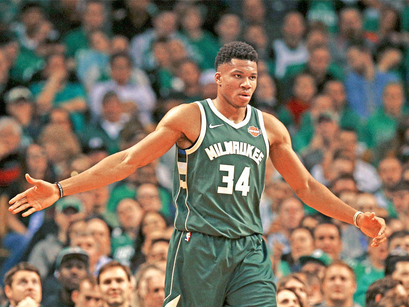 يانيس  انتيتوكونمبو نجم ميلووكي باكس