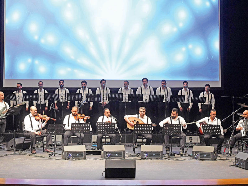 فرقة «كورال زمان» أثناء الحفل الغنائي