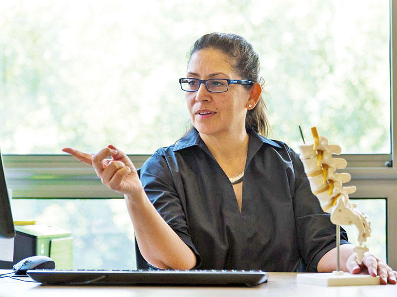  المديرة الطبية لمجموعة فوزية السلطان الصحية  د. إلهام الحمدان