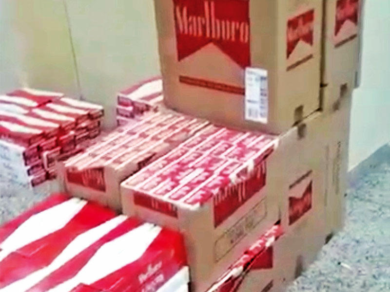 جانب من السجائر