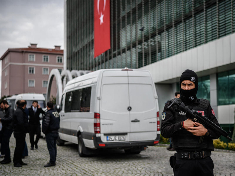 صورة أرشيفية لأحد عناصر الشرطة التركية