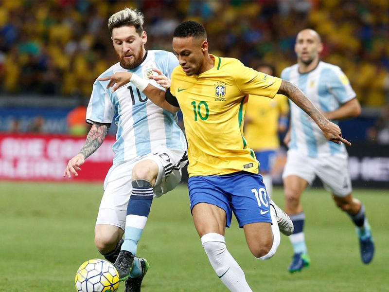 صورة أرشيفية لمباراة بين منتخب البرازيل ومنتخب الأرجنتين في تصفيات أمريكا الجنوبية المؤهلة لكأس العالم